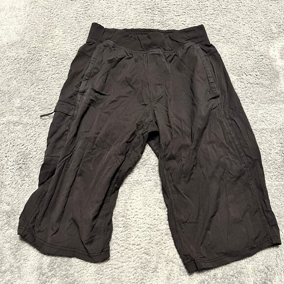 Lululemon Shorts Womens Medium ? Dance Studio Cropped Capri Black Striped - Picture 1 of 7
